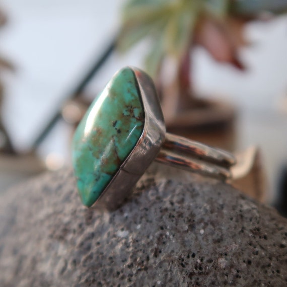 Turquoise and Sterling Silver Native American Ring - image 3