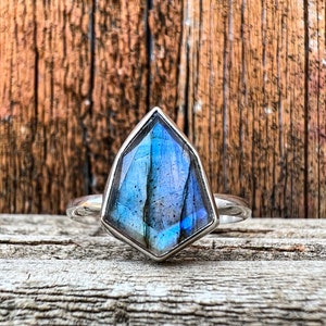 Labradorit-Schildring, individueller Ring, Silber, Gold, Roségold, Kupfer, Statement-Ring