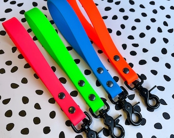 Waterproof Vegan Leather Dog Traffic Handle: Short Lead, Easy Clean