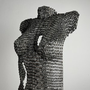 L&#39;élégance forgée dans le métal : la sculpture unique en son genre de Jaka Globočnik