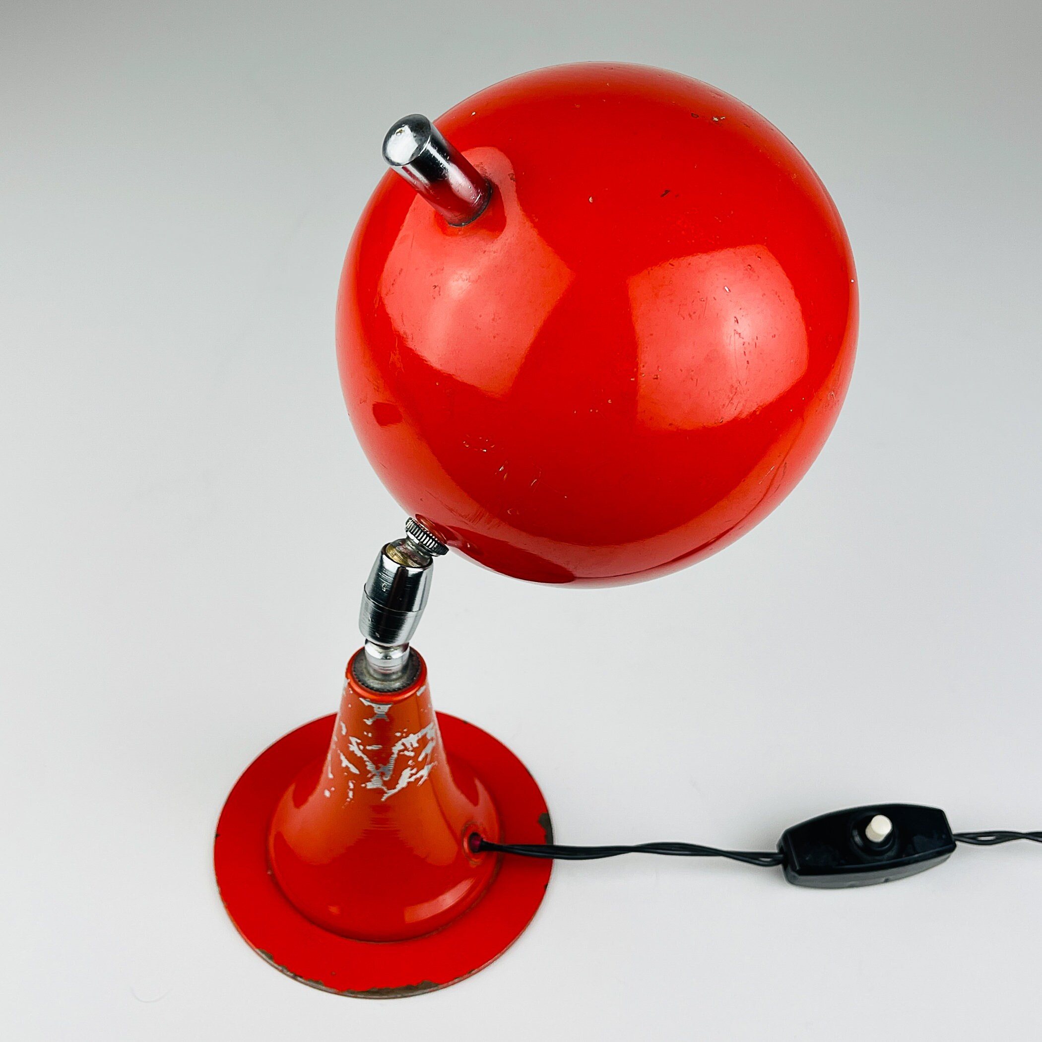 Vintage Red Metal Desk Lamp Eyeball Italy 1970s, Mid-century