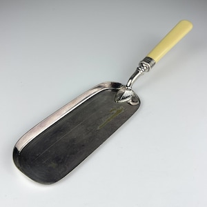 Antique Silver Plate Crumb Scoop by Atkin Brothers, Sheffield, England, the end of the 19th century, Vintage home decor