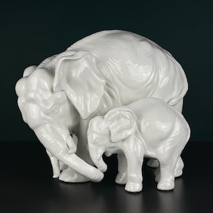 White porcelain figurine Elephant and baby by Artepiu ESTE, Italy 1990s, Vintage home decor