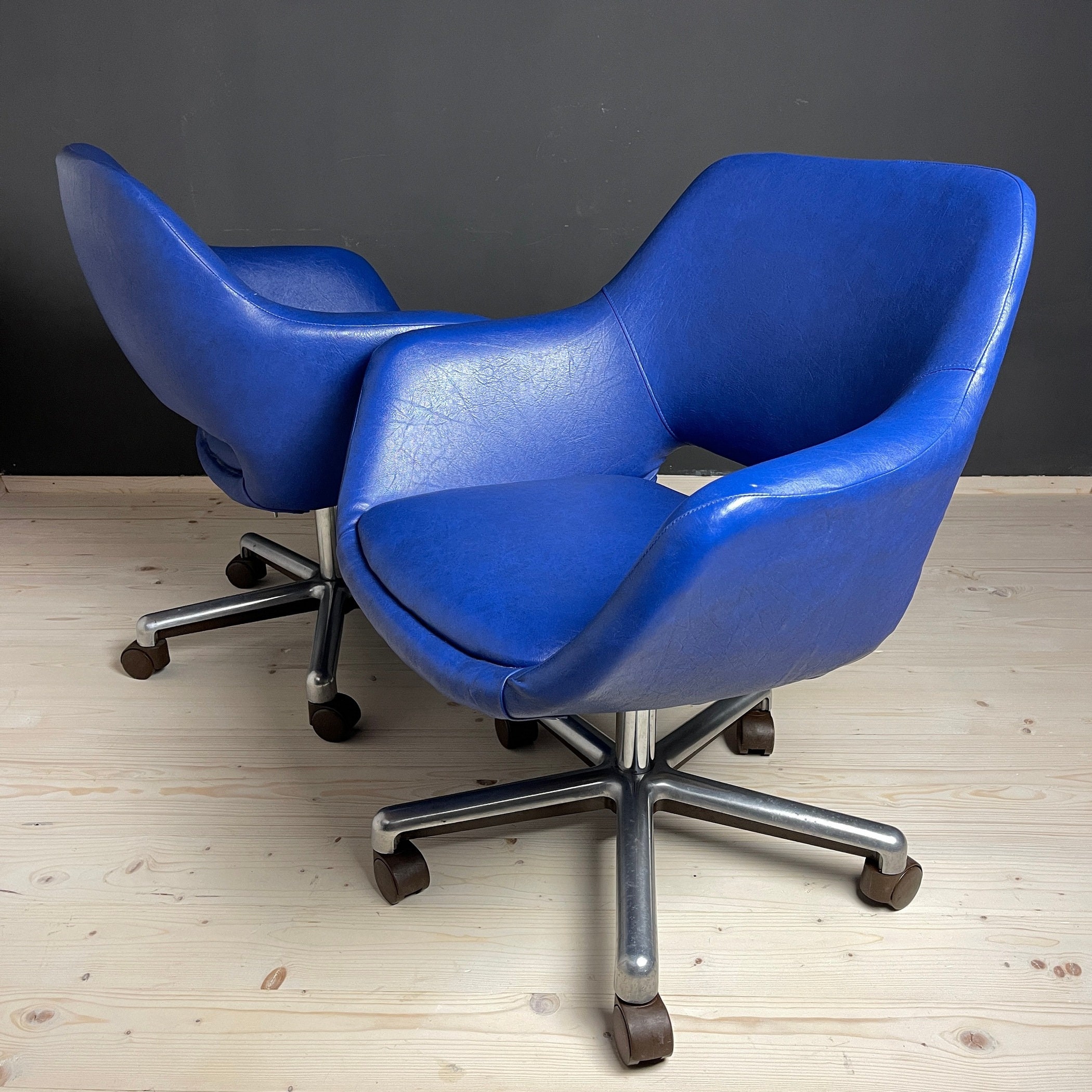 Egg executive online chair