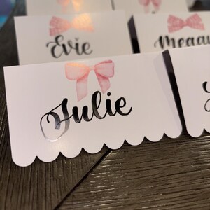 marque-places personnalisé | Marque-places pour calligraphie | Cartes de visite pour mariage | Marque-places sous tente | Événements de mariage | Fête prénatale