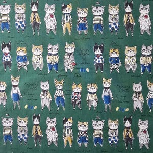 Tela japonesa - Yuwa - Gatos elegantes sobre fondo verde - Diseñador Sobakasu Kids - Tela con estampado de gatos