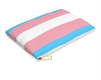 Puede incluir: Una bolsa de tela con cremallera de color azul claro, rosa y blanco a rayas. La bolsa está hecha de tela y tiene una cremallera dorada.
