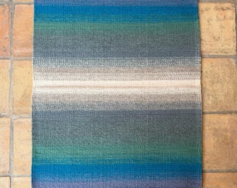 Indigoblauer Ombré-Teppich, blauer Farbverlauf-Teppich, moderner minimalistischer abstrakter Teppich, Blautöne, zeitgenössischer Wohnzimmerteppich, 61 x 99 cm