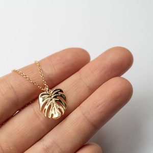 18k Gold Monstera Deliciosa Halskette Charm, Halsketten für sie, Pflanzen Halskette, Botanischer Schmuck, Pflanzen Geschenke, Pflanzen Mutter, Bester Freund Geschenke