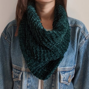Cute Soft Vegan Scarf, Vegan Cowl, Vegan Bandana, Vegan Presents, Chunky cowl,Knit Triangle Scarf, Neck Warmer, Snood Scarf