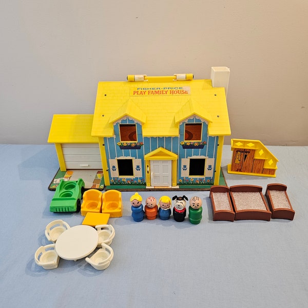1969 Vintage Fisher Price Play Family House #952 - Complete - See Photos!