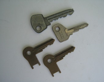 Vintage Iron Skeleton Keys - Antique Farmhouse Collection - Lot of 4
