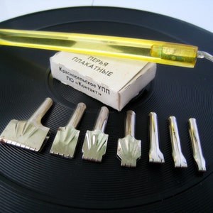 Vintage Set von 8 Federn zum Zeichnen von Postern Federn für Füllfederhalter aus der UdSSR + Federhalter, Federn und Stifthalter