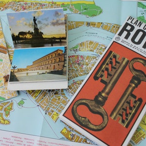 Livrets Europe, guides papier des rues de la ville, guides éphémères d'hôtels pour magazines inutiles, scrapbooking et autres travaux manuels en papier