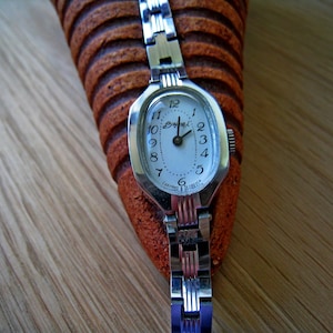 Vintage Ladies Mechanical Wristwatch: USSR Belarus Pennant, 1980s