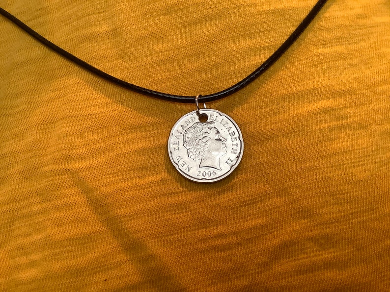 World Coin Necklace 2006 New Zealand 20 Cent CN009