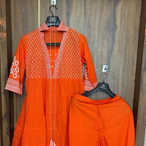 mooie anarkali-kurta met broek van puur katoen met print voor dames en meisjes, volledig gestikt. kurti-broekenset, kurta met palazzo-set
