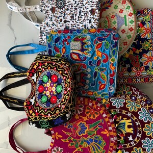 Bolso de mano para boda, lote de 5 - 50 bolsos de mano étnicos bordados hechos a mano para mujer, surtidos, regalo de devolución para novia.