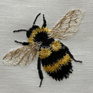 Bee Machine embroidery design Size H2.52*W2.74in