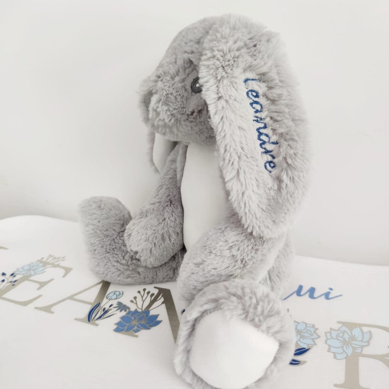 Doudou lapin brodé pour enfant image 3