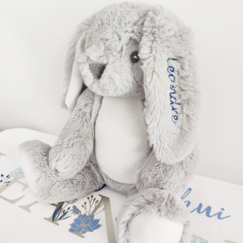 Doudou lapin brodé pour enfant image 1