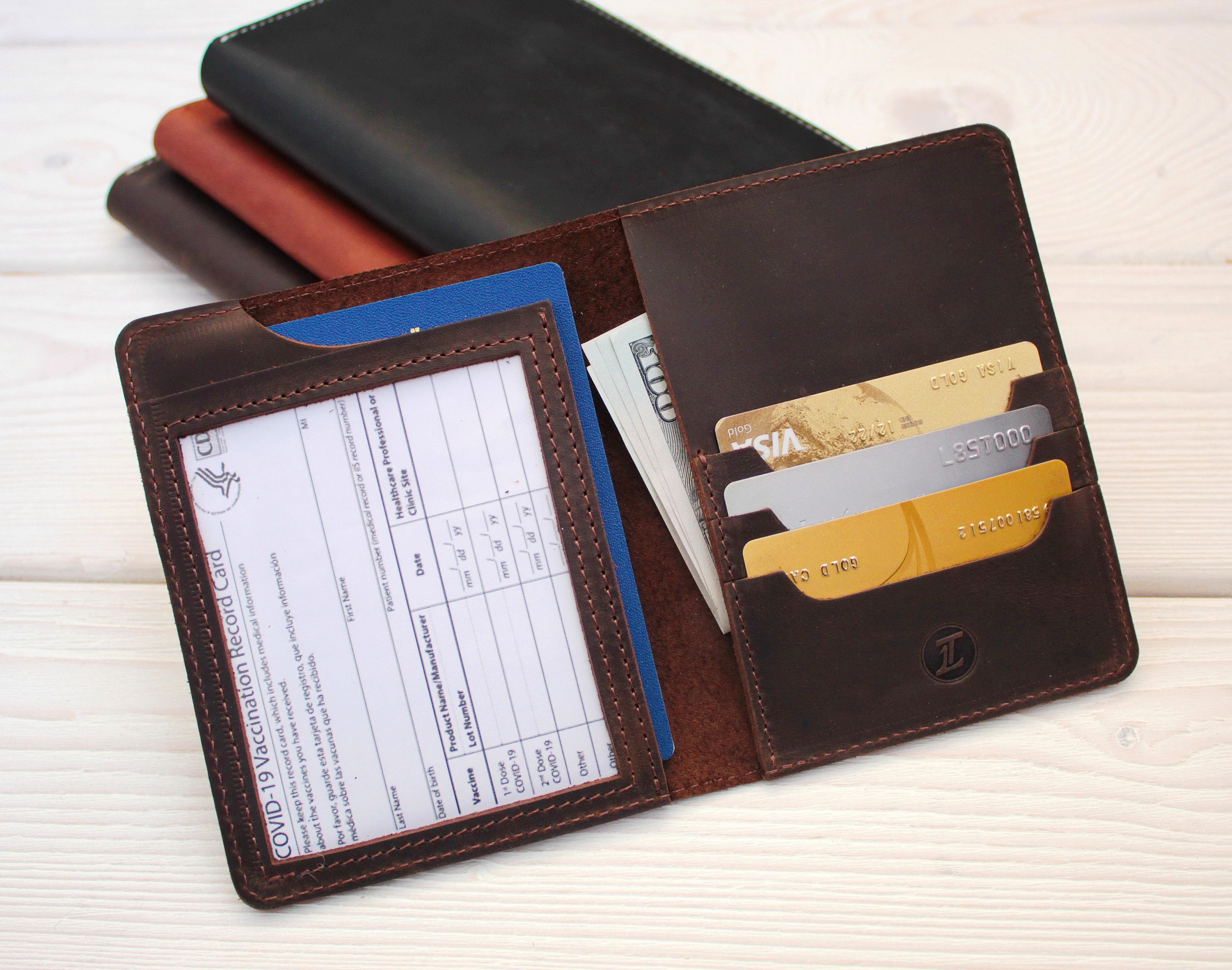 vaccination card passport leather case — MUSEUM OUTLETS
