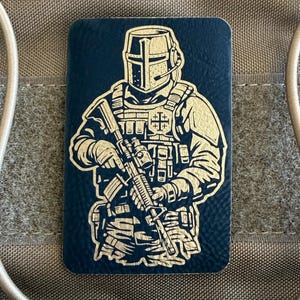 十字軍騎士パッチ タクティカルギア ミリタリーアクセサリー レザーデザイン 中世の十字架 ヘルメット エンブレム キリスト教のシンボル 士気バッジ コスチューム