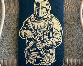 Crusader Knight Patch Patch Taktische Ausrüstung Militär Zubehör Leder Design Mittelalter Kreuz Helm Emblem Christian Symbol Stimmung Abzeichen Kostüm