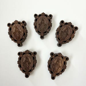 Catholic Jewelry Component Walnut Wood Centerpiece Miraculous Medal Guadalupe Design Laser Engraved Rosary Making Supply Natural Wood Oval Frame Floral Border Detail Prayer Bead Center Piece Chaplet Assembly Material Religious Craft