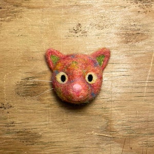 pink cat face magnet