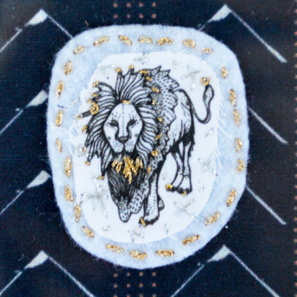 Tableau textile Ex Voto signe astrologique Lion brodé à la main