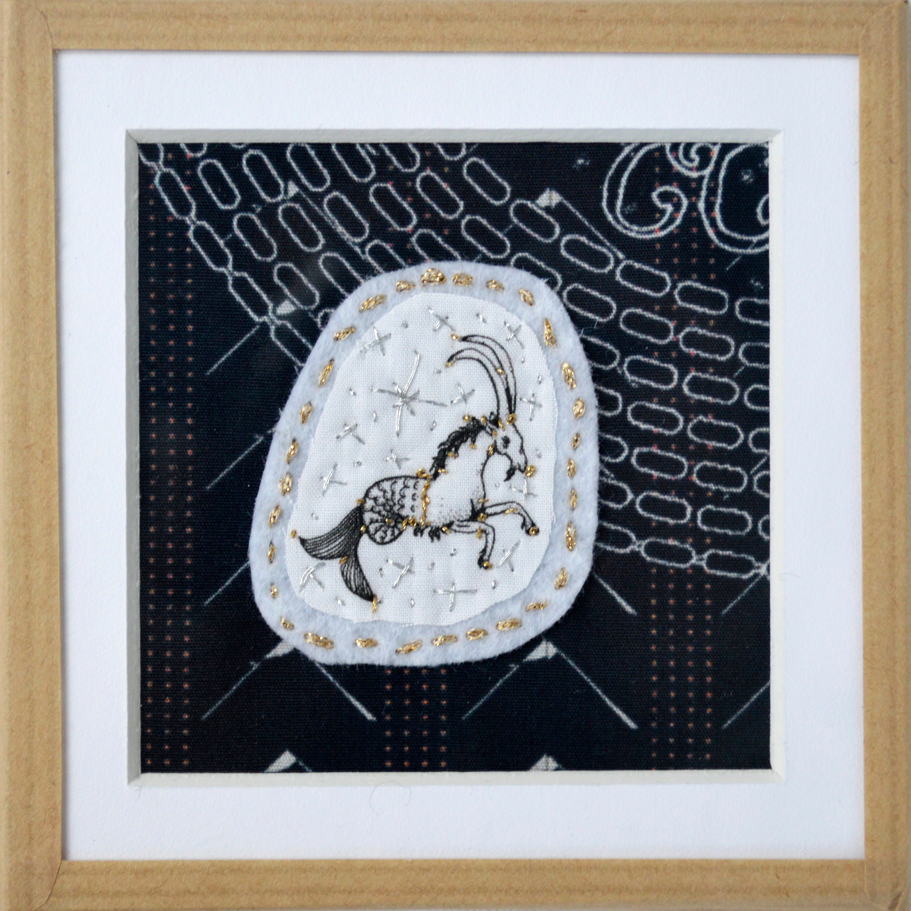 Tableau Textile Ex Voto Signe Astrologique Capricorne Brodé à La Main