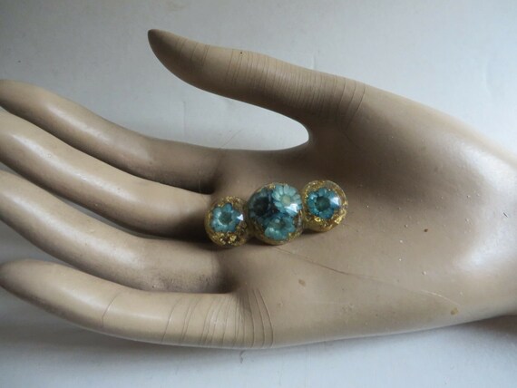 Flowery "Hepcat" Brooch Confetti Lucite Straw Flow