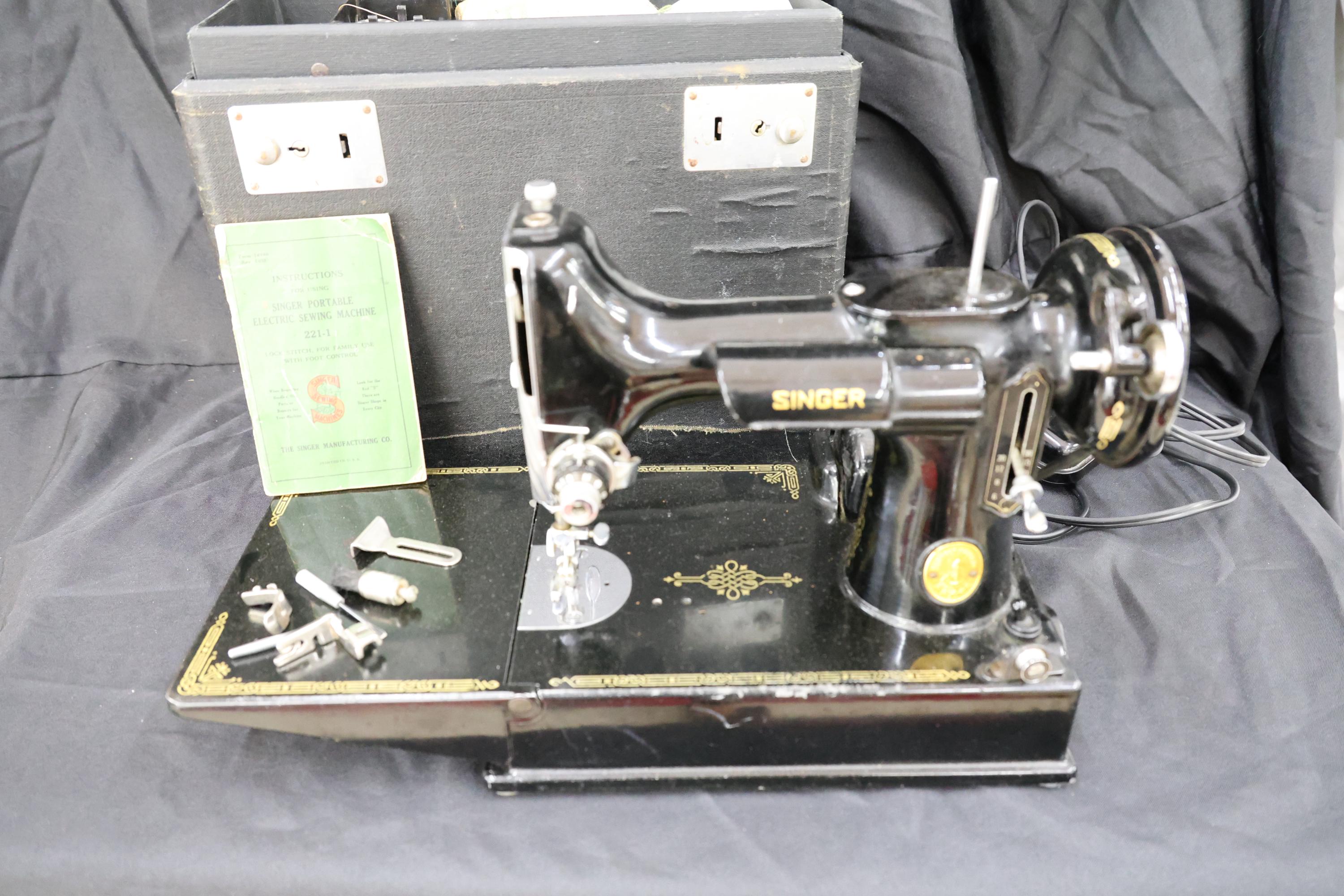 Vintage 1948 Singer Featherweight 221 Sewing Machine Serial AH641446 Original Case