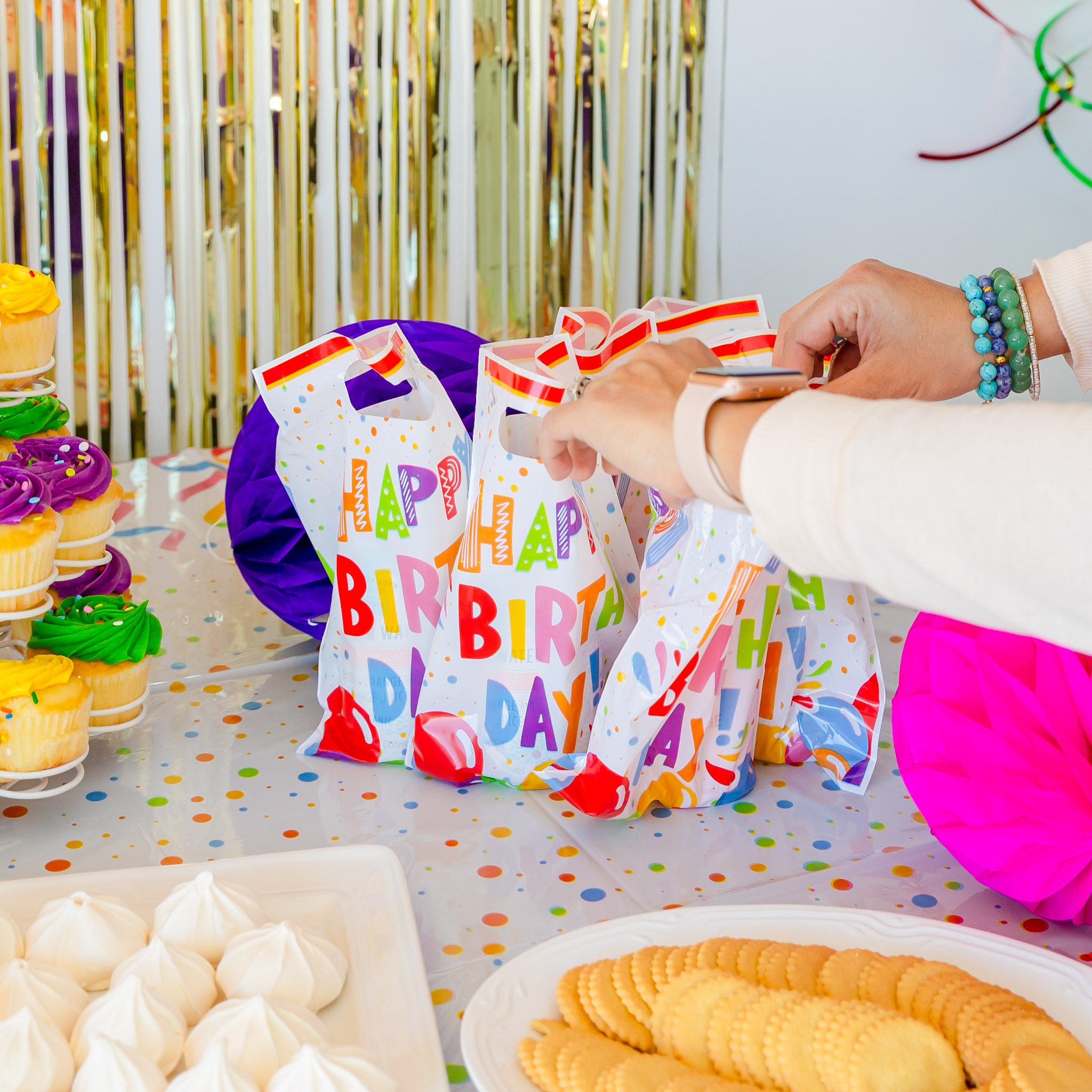 Pancarta colorida de feliz cumpleaños, 4 piezas de tela de fieltro de arco  iris, banderines de varios colores para colgar, guirnalda de fiesta de