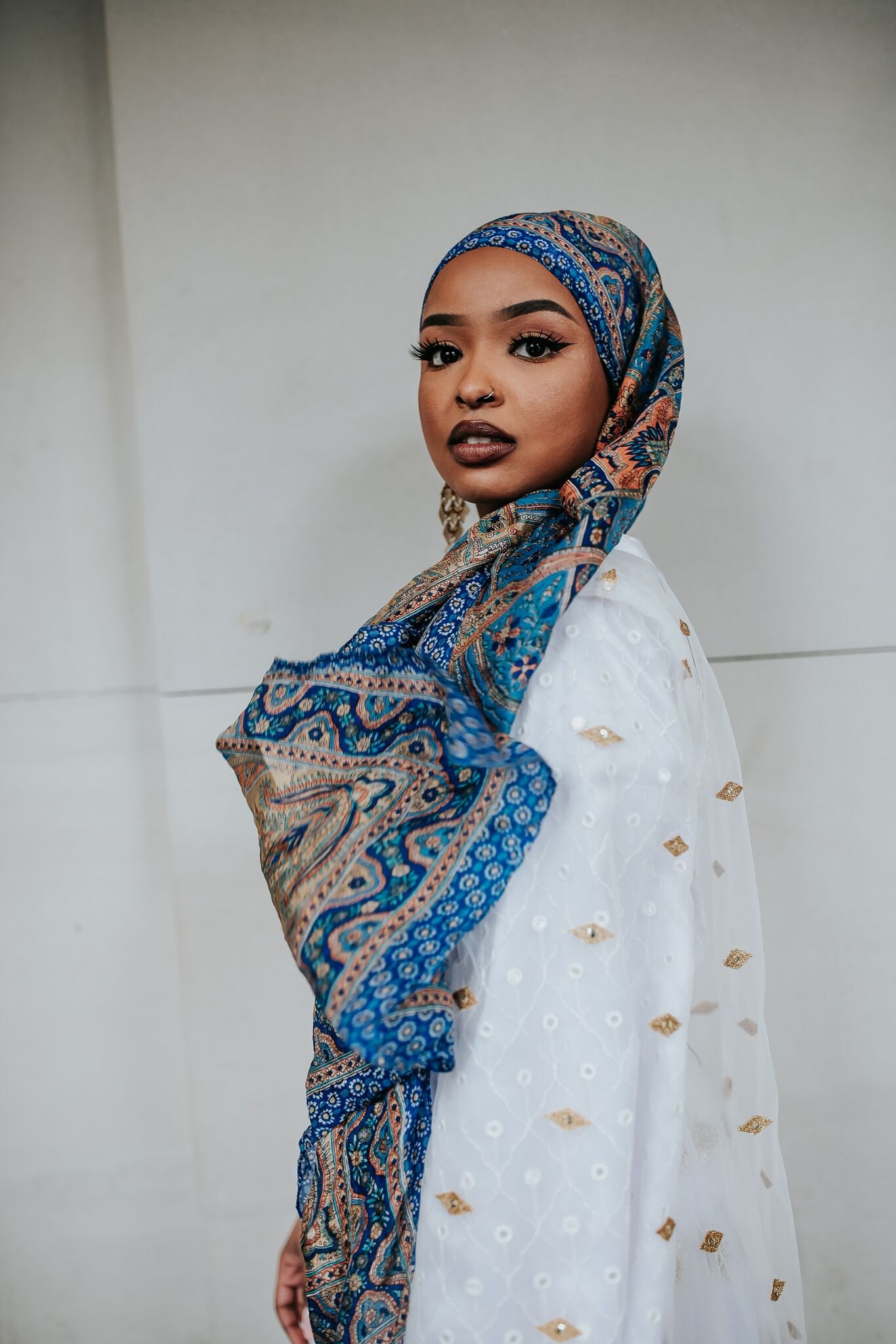 Intricate lace abaya main image 0