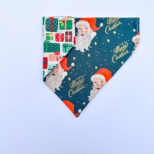 Bandana de Noël pour chien du Père Noël | Par-dessus le col ou à nouer | Joyeux Noël, cadeaux de Noël Bandana pour chien | Réversible personnalisé