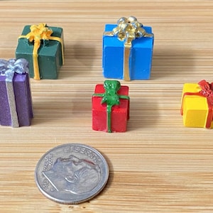 5 Miniature Presents,1:12 Scale,Mini Christmas Accessory, Christmas Miniatures,Dollhouse Miniatures,Christmas,Fairy Garden, Elf Accessories