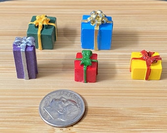 5 Miniature Presents,1:12 Scale,Mini Christmas Accessory, Christmas Miniatures,Dollhouse Miniatures,Christmas,Fairy Garden, Elf Accessories