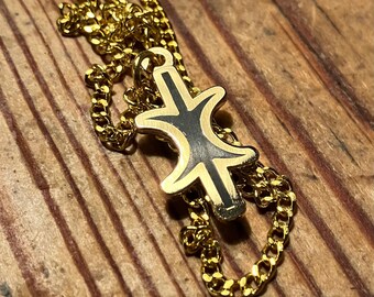 Hand of Eris pendant gold