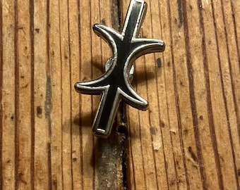 Discordian Hand of Eris Pin