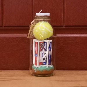 UNMÖGLICHE FLASCHE - Sich überschneidende Fahrrad-Spielkarten in Glasmilchflasche, Donut, Tennisball