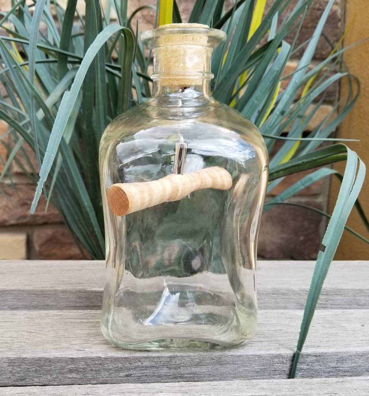 IMPOSSIBLE BOTTLE / DECANTER Corkscrew Into Cork Inside the Bottle ...