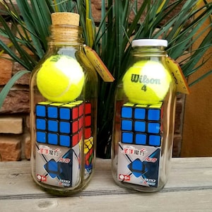 BOTELLA IMPOSIBLE – 2 cubos de Rubik y pelota de tenis en botella de leche de vidrio