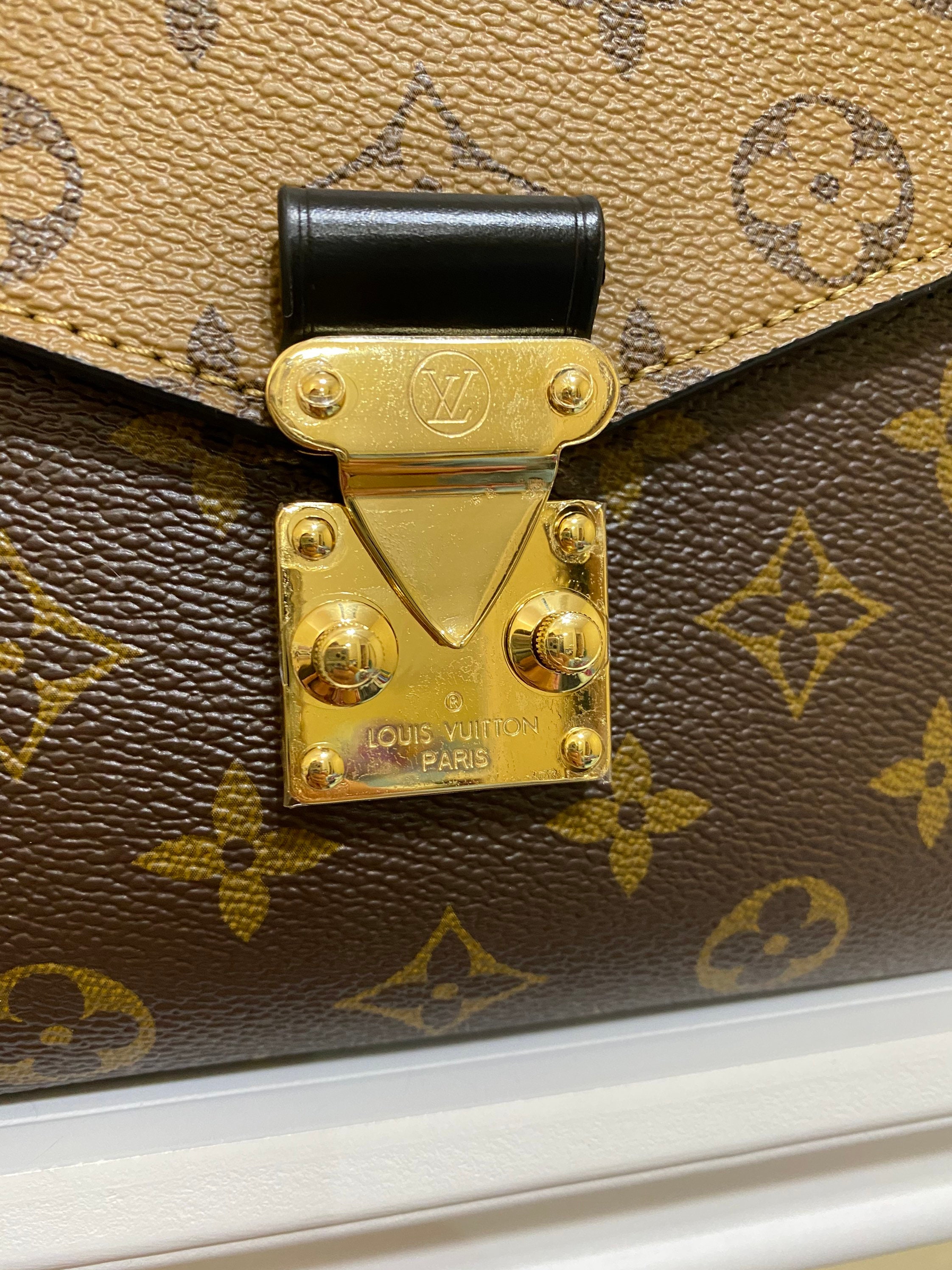 POCHETTE METIS. HELP! The gold looks peeled off!