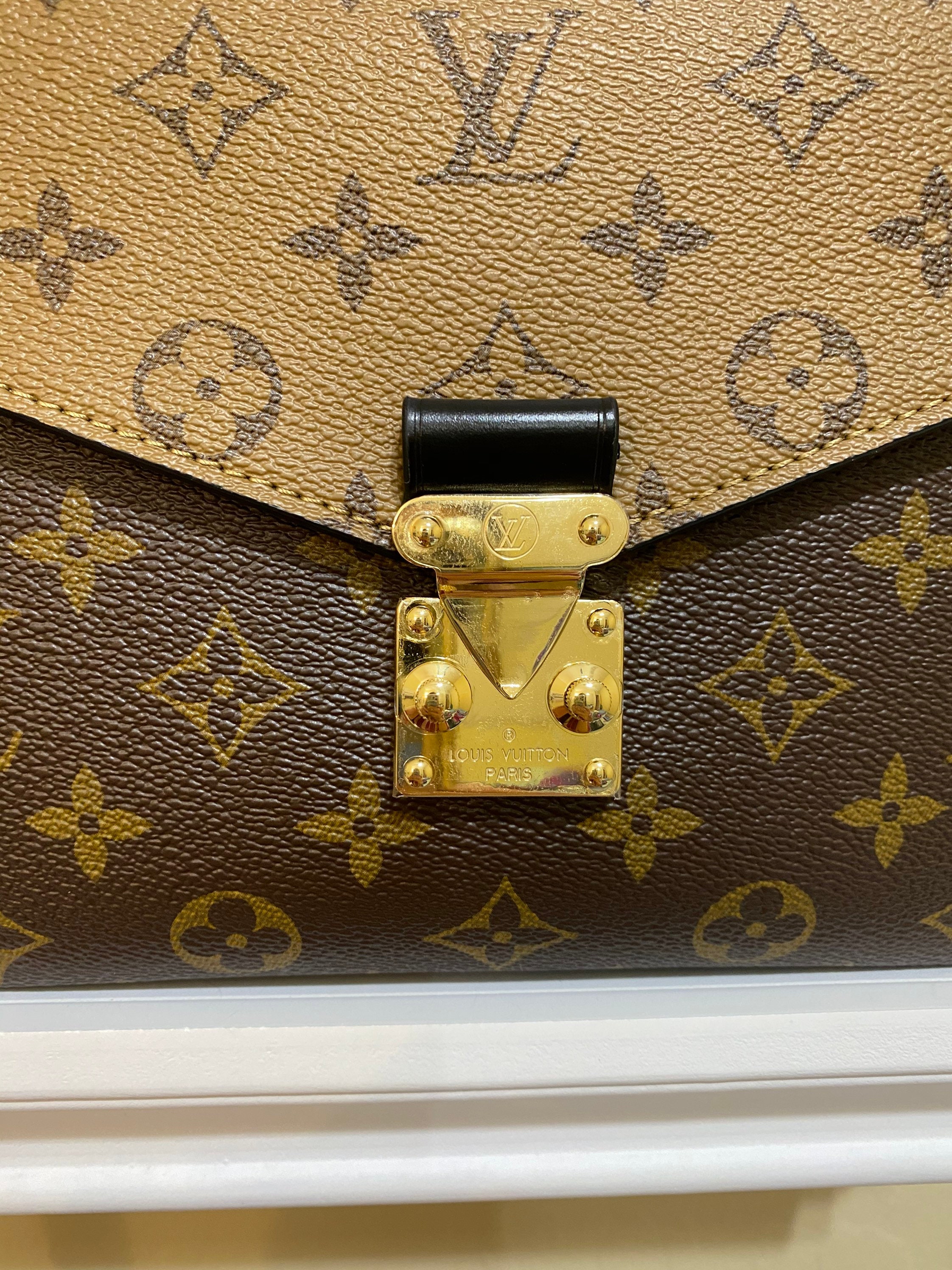 Pochette metis crooked lock sales