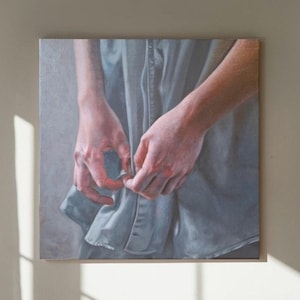 Peinture à l'huile mains sur robe bleue – art figuratif sur toile, peinture peinte à la main, décoration murale moderne, peinture à l'huile