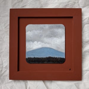 Pequeñas montañas pintadas a mano, cuadro al óleo sobre posavasos con marco, pieza única con marco de madera, obra de arte original, perfecto regalo y decoración de pared.