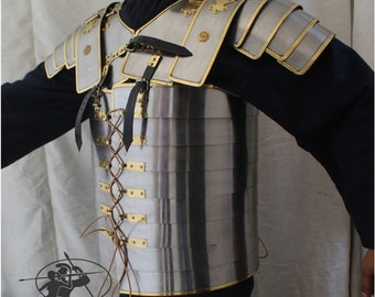 Armatura romana Lorica Segmentata con finiture in ottone, calibro