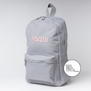 Mini sac à dos gris personnalisé brodé | Enfants Enfants Tout-petits Sac d'école pour la maternelle | sac à dos garçon fille | Idée cadeau personnalisée avec nom et design